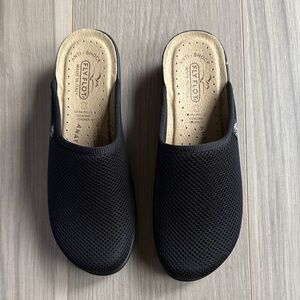 NWOT Fly Flot Women's Black Mesh Mules Size 39  ( US 8 )